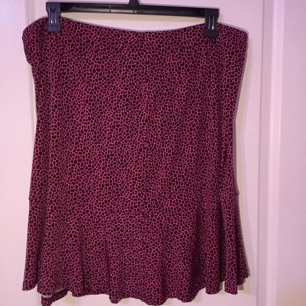 Woman’s Michael Kors plus size 1X pink and black skirt